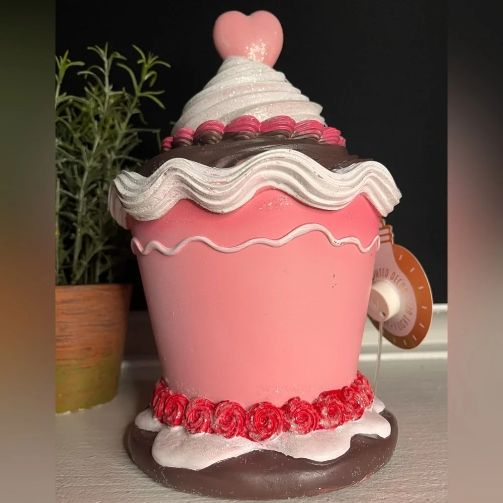 Cashmere & Cupcakes Pink Candy Cottage Cupcake House Lighted Decor 10” NWT